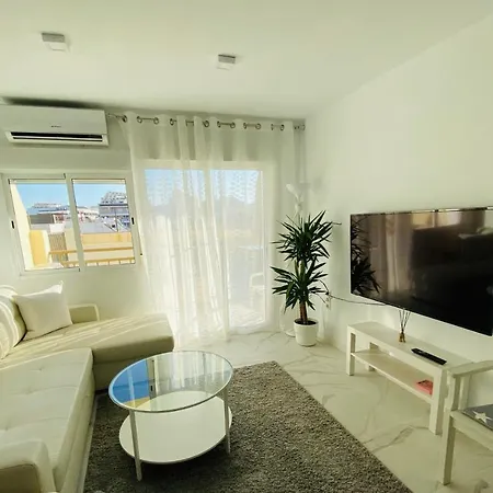 Apartment Fresh And Modern Delux In 1 Min From The Beach!