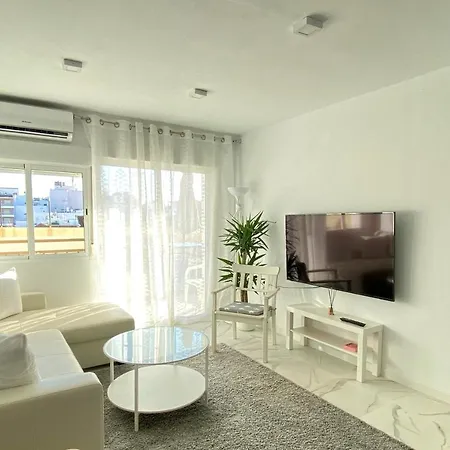 Fresh And Modern Delux In 1 Min From The Beach! Apartment *